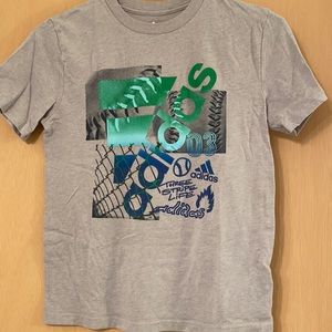 Boys Adidas M t-shirt.